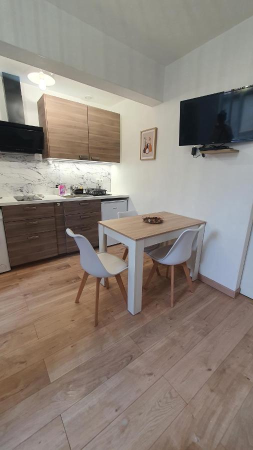 Appartement Cosy Entier, Parking Gratuit Dans La Rue Dijon Exterior photo